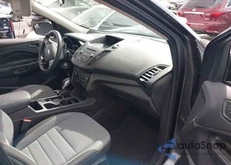 2017 Ford Escape S z USA, uszkodzony, nr VIN 1FMCU0F75HUD12496